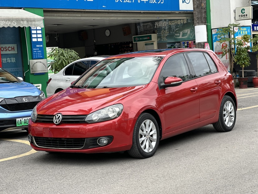 Volkswagen Golf 2010 Volkswagen Golf 2010 car image