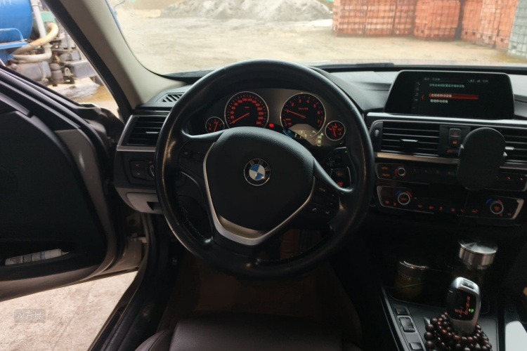 BMW 3 Series 2017 #12 BMW 3 Series 2017 car image #12