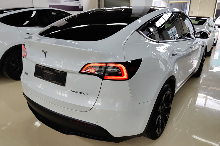 Tesla Model Y 2023 car image #7