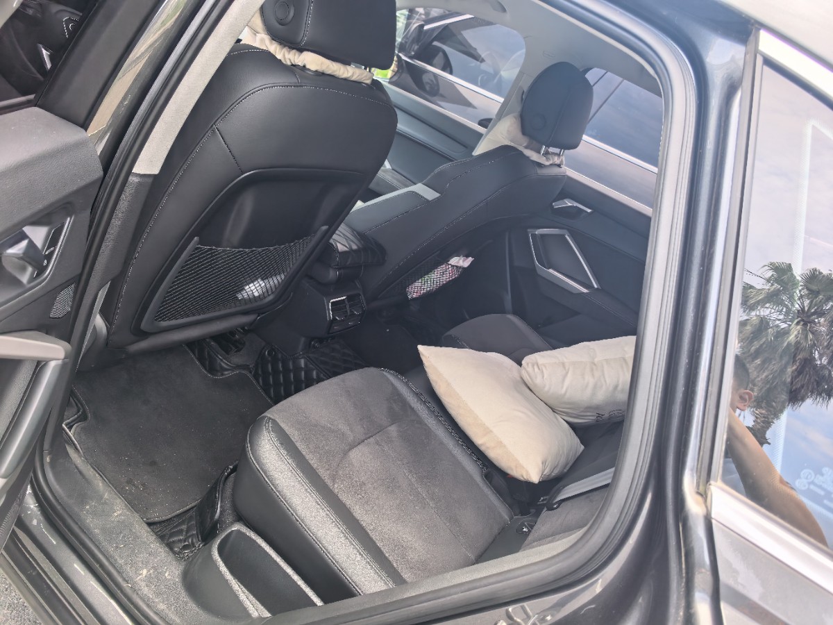 Audi Q3 2023 car image #2