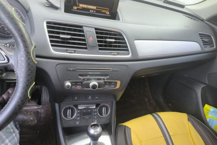 Audi Q3 2018 car image #15
