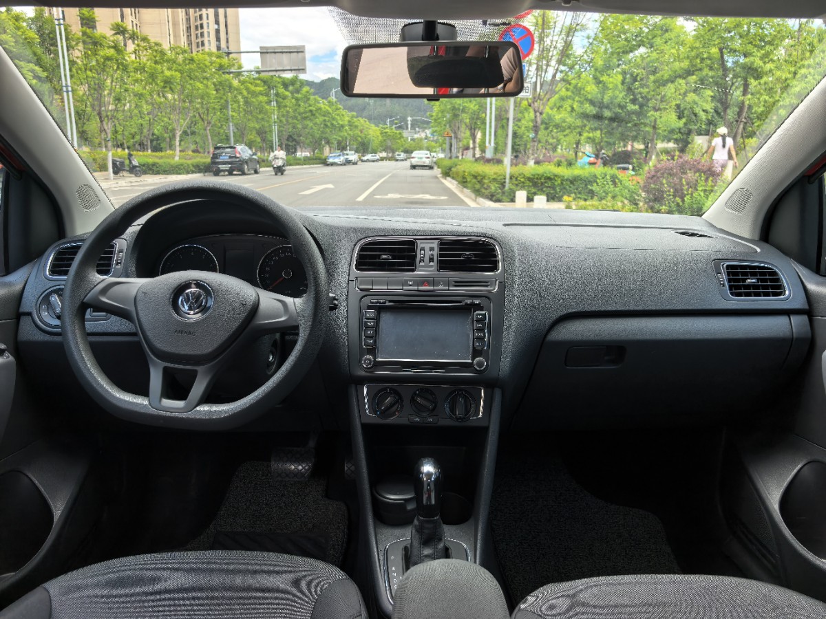 Volkswagen Polo 2014 car image #8