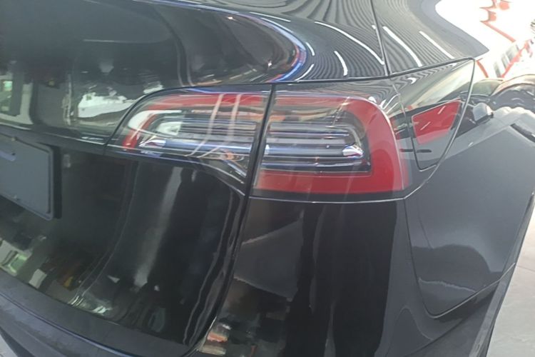 Tesla Model Y 2021 immagine di auto #8