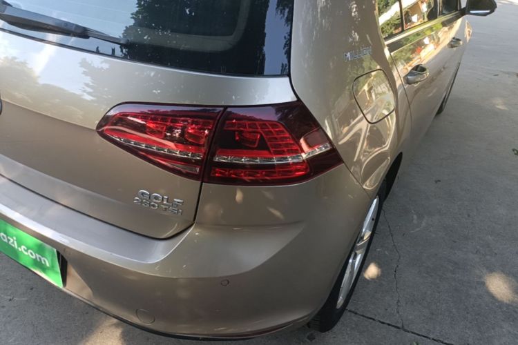 Volkswagen Golf 2017 car image #8