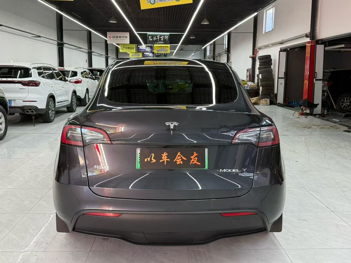 Tesla Model Y 2024 car image #8