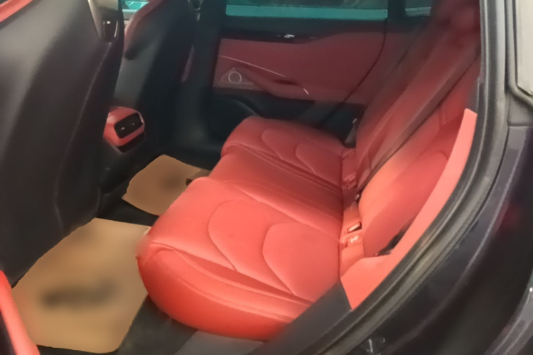 MI SU7 2025 car image #17