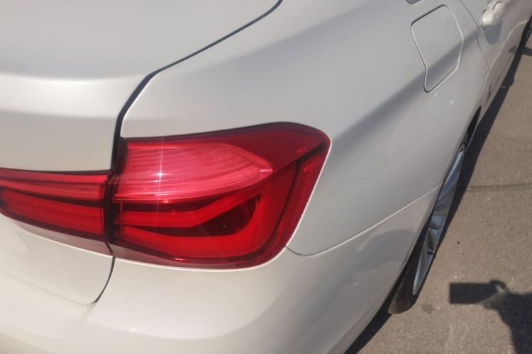 BMW 3 Series 2017 #8 BMW 3 Series 2017 car image #8
