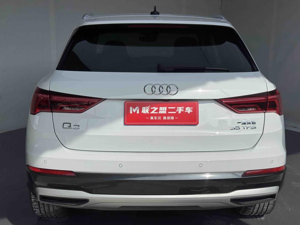 Audi Q3 2022 car image #5