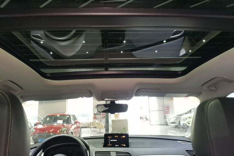 Audi Q3 2018 car image #20