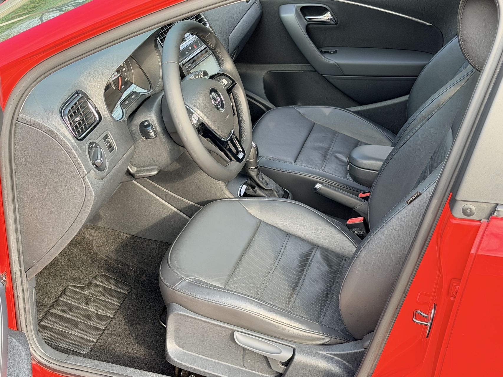 Volkswagen Polo 2015 изображение автомобиля #16