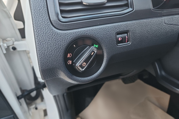 Volkswagen Santana 2019 #15 Volkswagen Santana 2019 car image #15