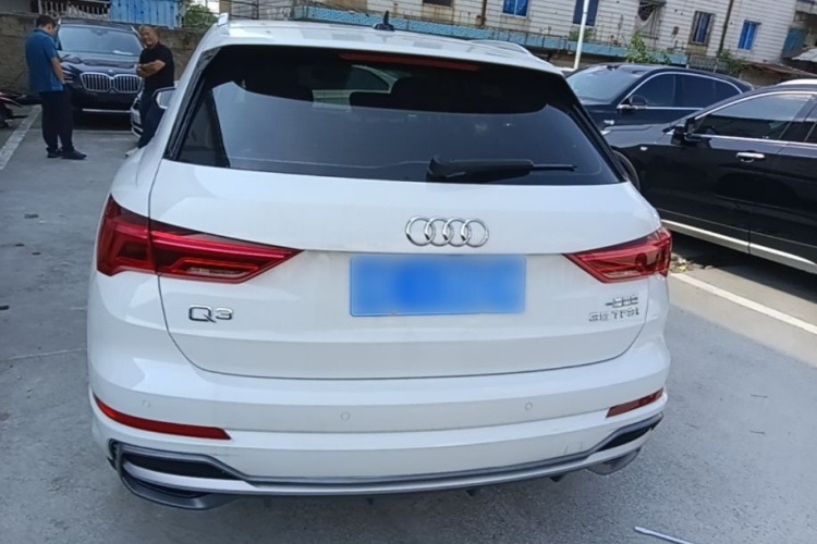 Audi Q3 2023 car image #6