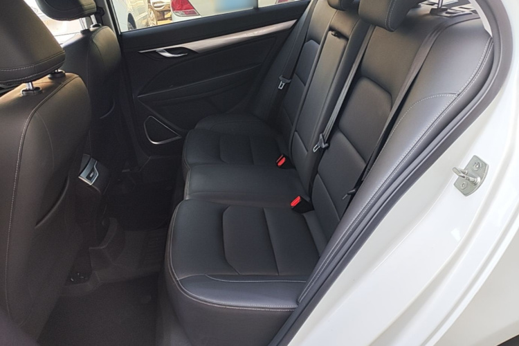 GEELY Emgrand 2021 car image #17