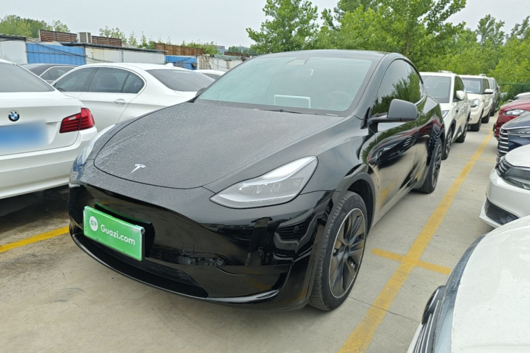 Tesla Model Y 2023 car image #2