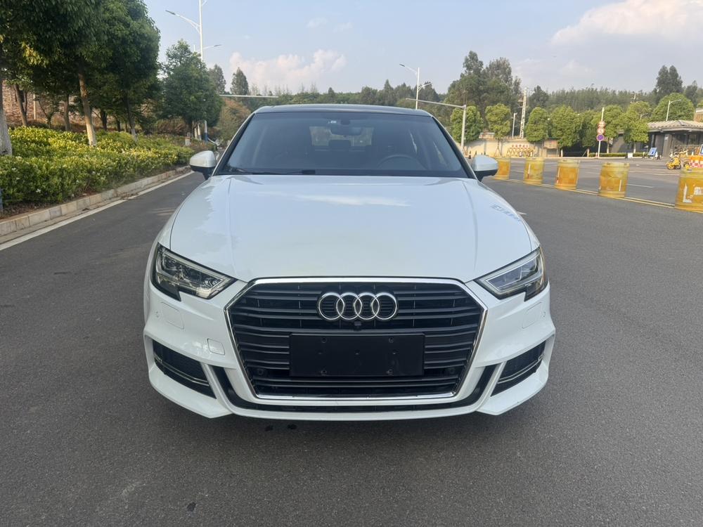 Audi A3 2019 immagine di auto #2