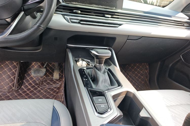 GEELY Emgrand 2022 изображение автомобиля #21