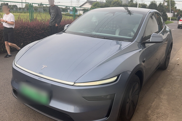 Tesla Model Y 2026 #2 Tesla Model Y 2026 car image #2