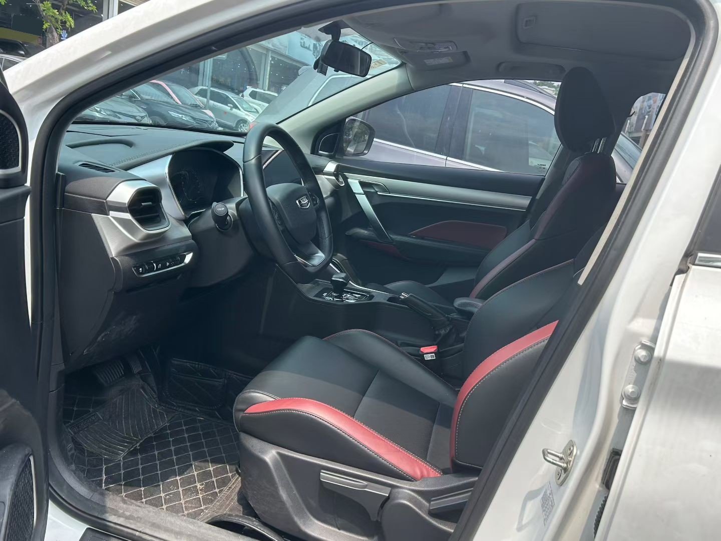 GEELY Coolray 2023 image de voiture #4