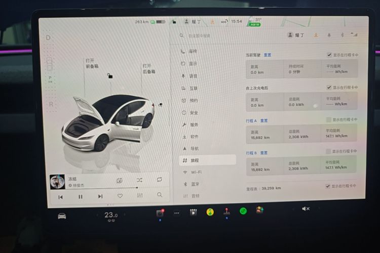 Tesla Model 3 2023 car image #12