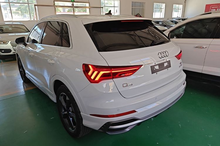 Audi Q3 2020 car image #5