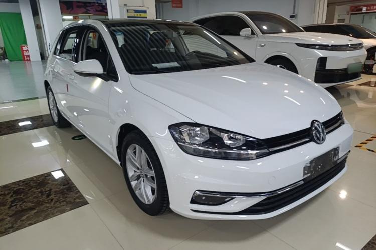 Volkswagen Golf 2018 car image #4
