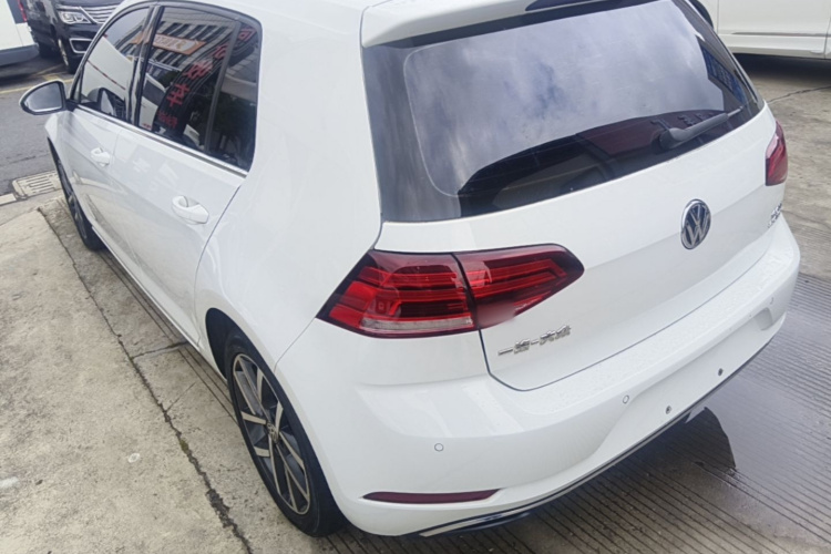Volkswagen Golf 2020 car image #7