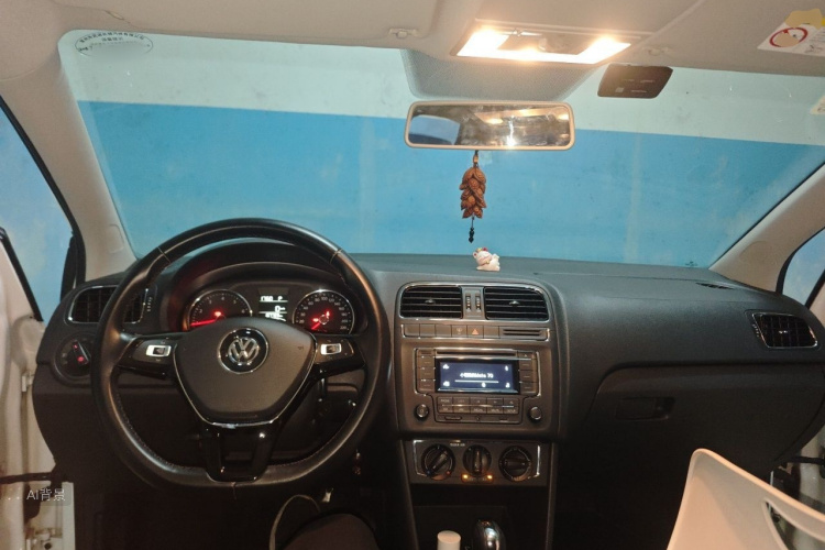 Volkswagen Polo 2018 car image #11