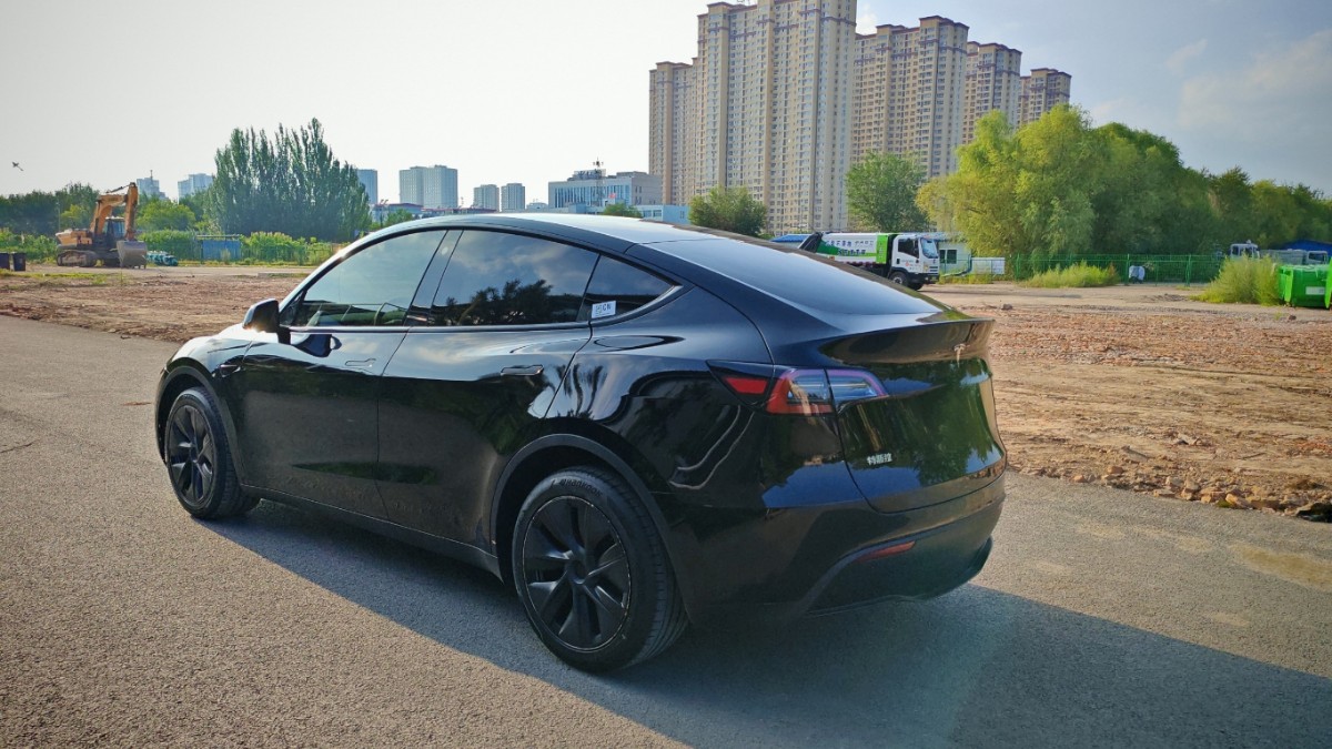Tesla Model Y 2024 #2 Tesla Model Y 2024 car image #2