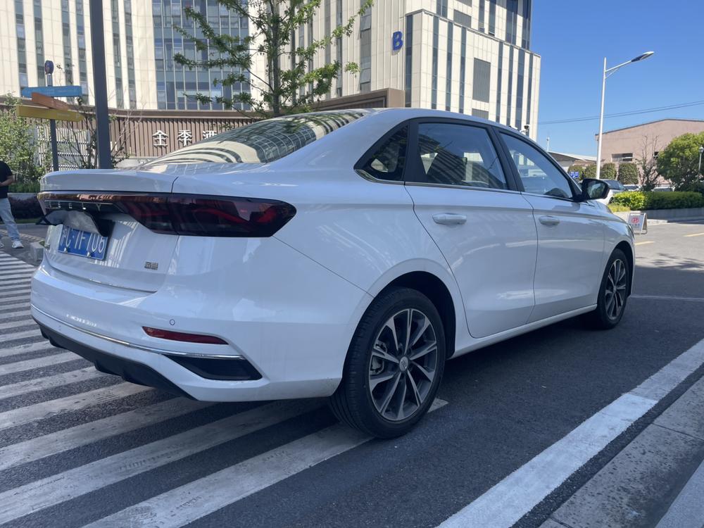 GEELY Emgrand 2025 car image #6