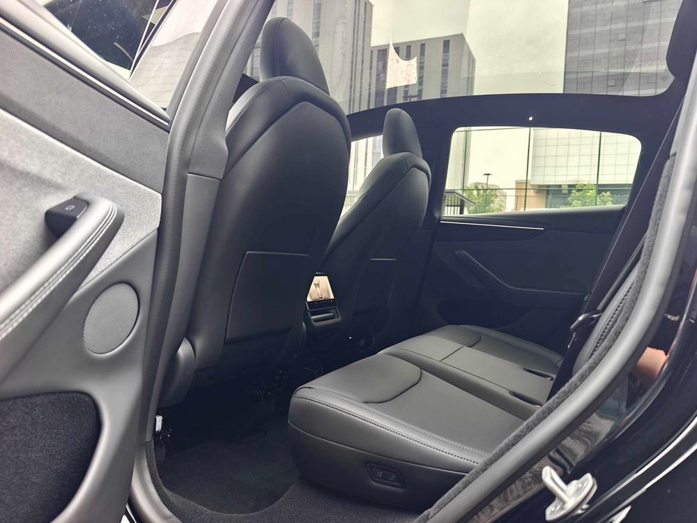 Tesla Model Y 2026 #15 Tesla Model Y 2026 car image #15