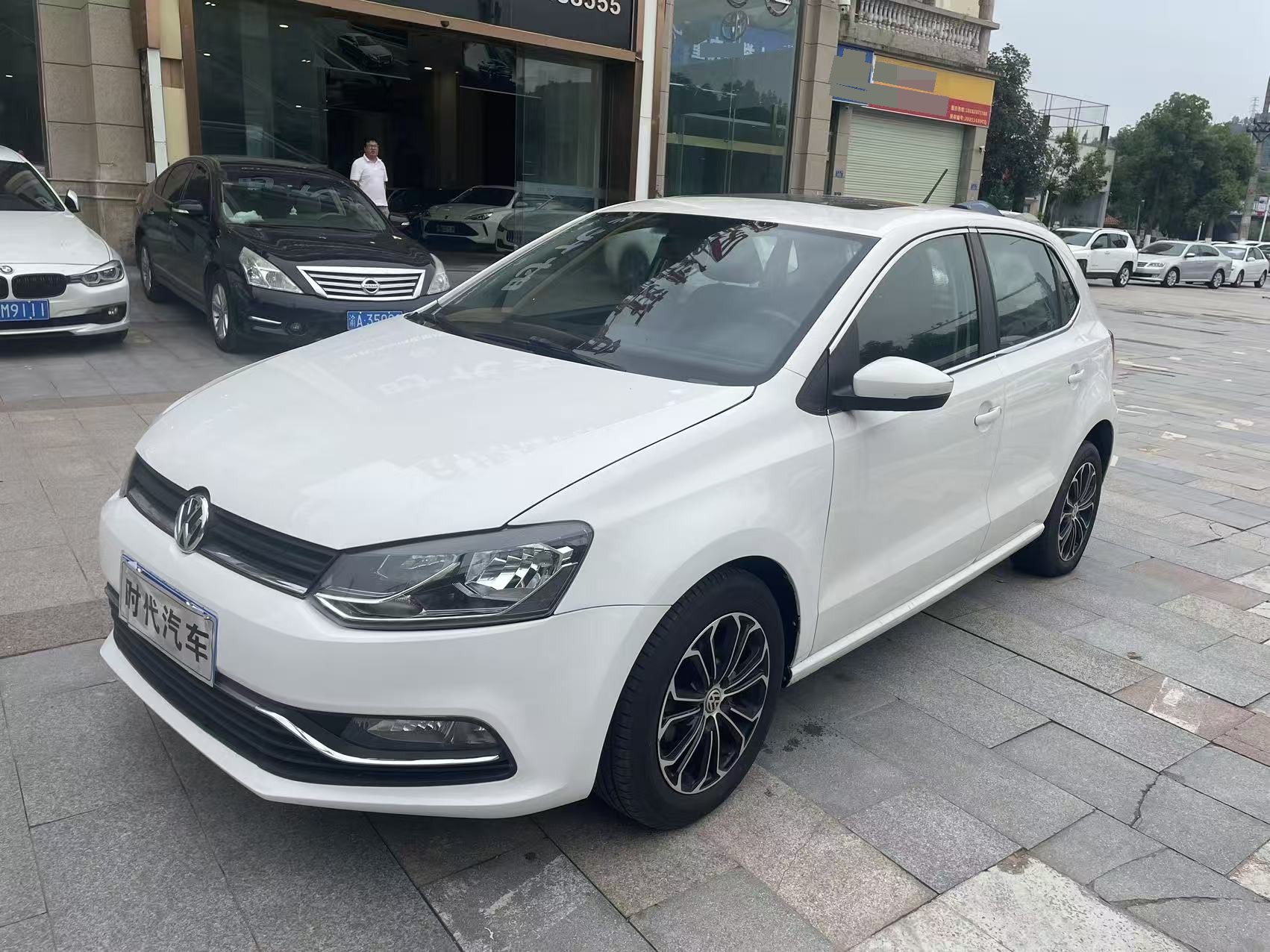 Volkswagen Polo 2016 car image 