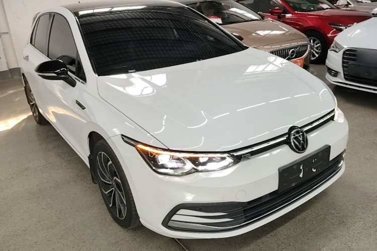 Volkswagen Golf 2021 car image #4