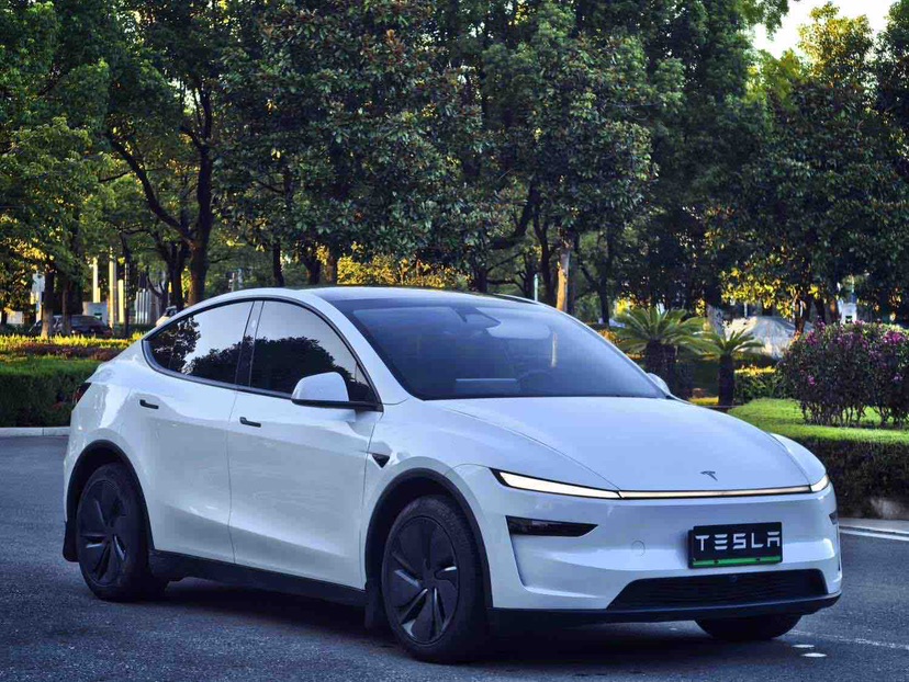 Tesla Model Y 2025 #3 Tesla Model Y 2025 car image #3