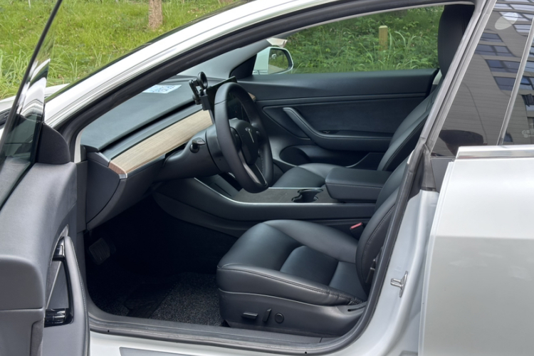 Tesla Model 3 2020 car image #25