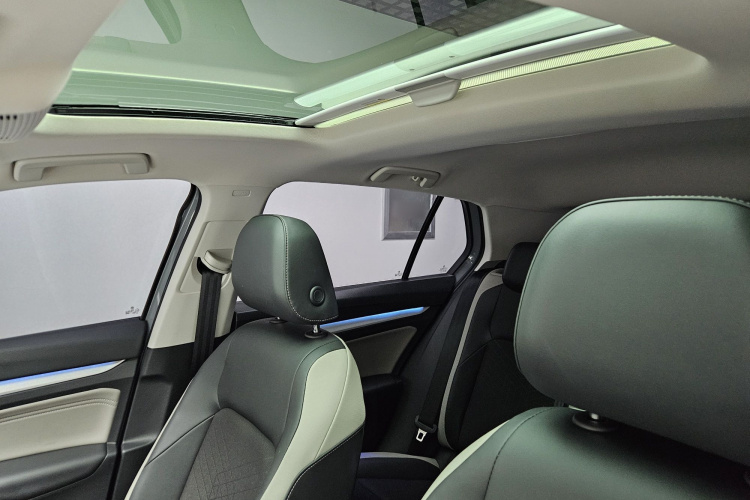 Volkswagen Golf 2022 car image #17