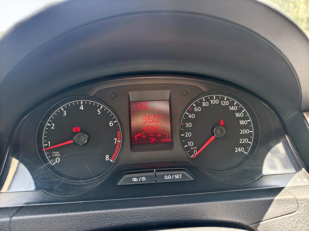 Volkswagen Santana 2016 car image #8