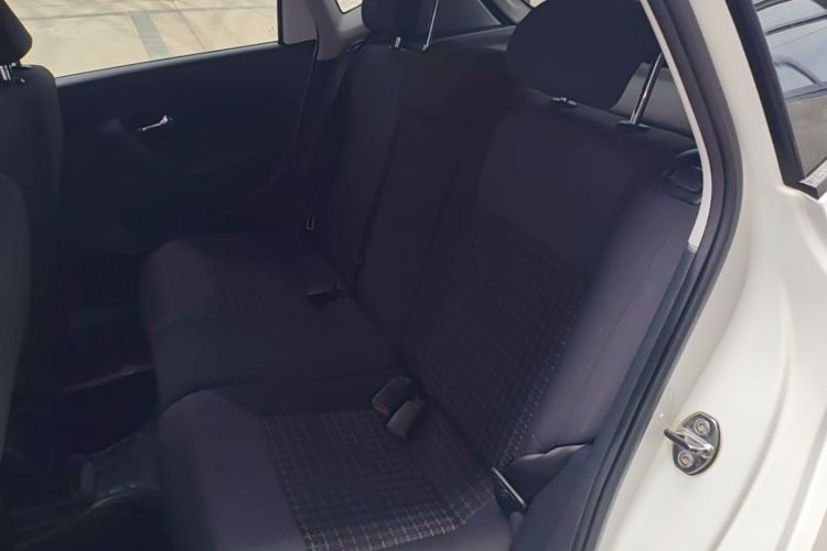 Volkswagen Polo 2016 car image #13