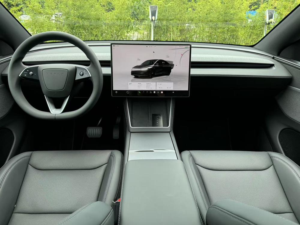 Tesla Model Y 2026 #13 Tesla Model Y 2026 car image #13