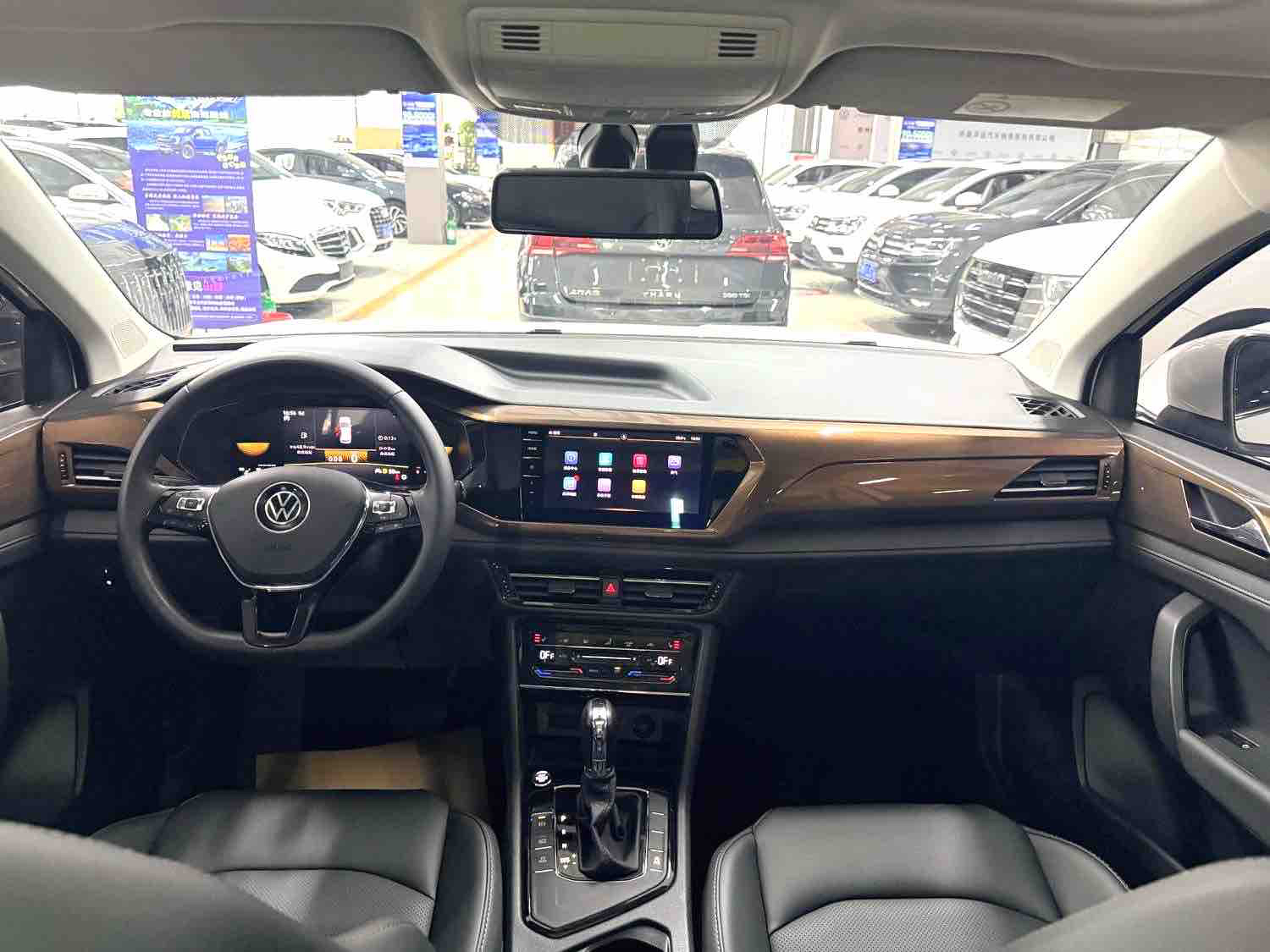2022 car image #8