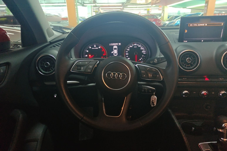Audi A3 2018 car image #11