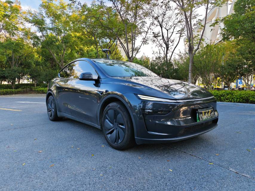 Tesla Model Y 2025 Tesla Model Y 2025 car image
