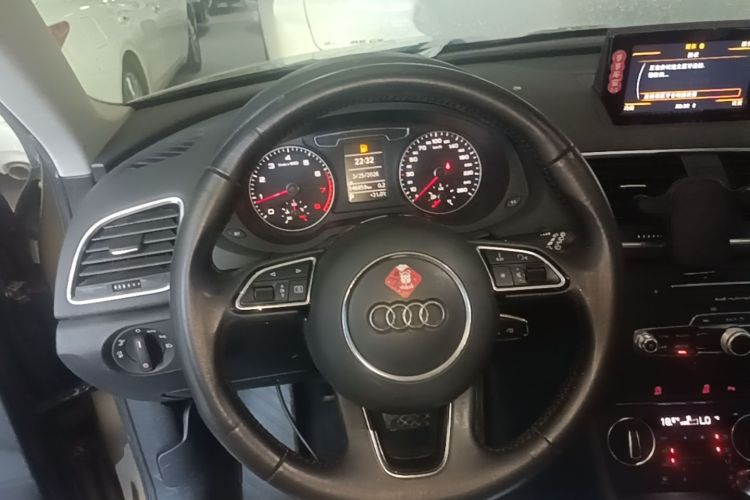 Audi Q3 2016 car image #11