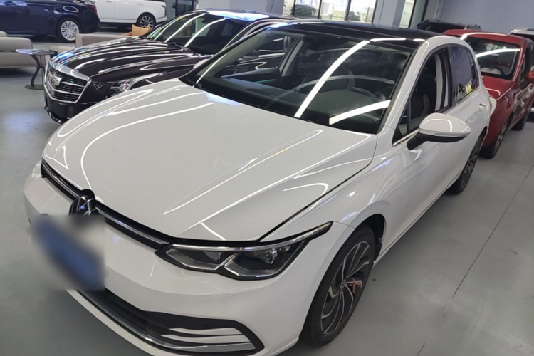 Volkswagen Golf 2021 car image #2