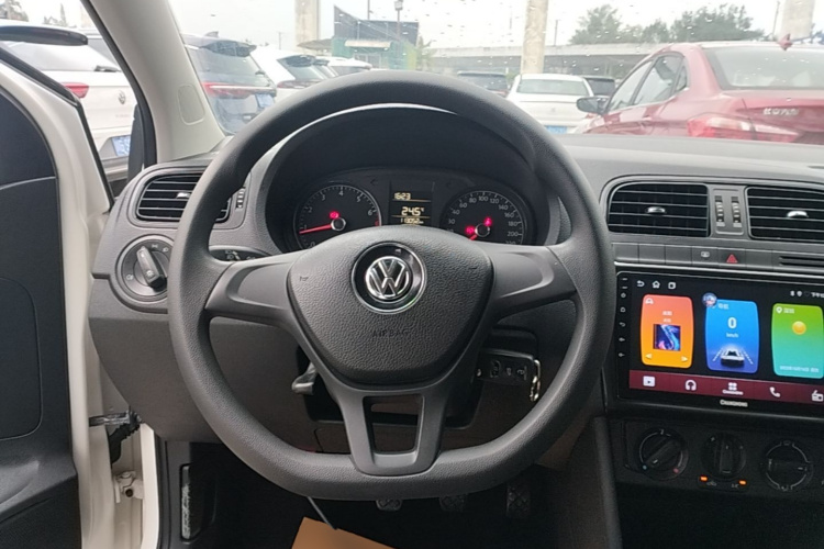 Volkswagen Polo 2014 #11 Volkswagen Polo 2014 car image #11