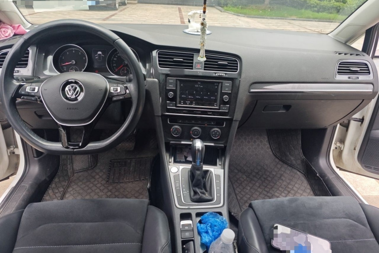 Volkswagen Golf 2018 car image #12