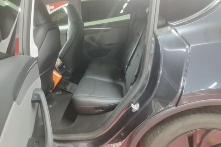 Tesla Model Y 2025 #17 Tesla Model Y 2025 car image #17