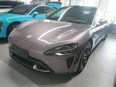 MI SU7 2025 immagine di auto 