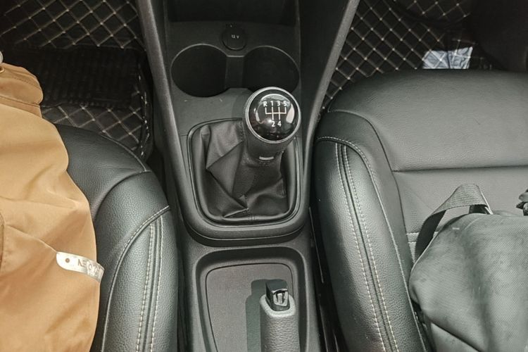 Volkswagen Polo 2016 car image #14