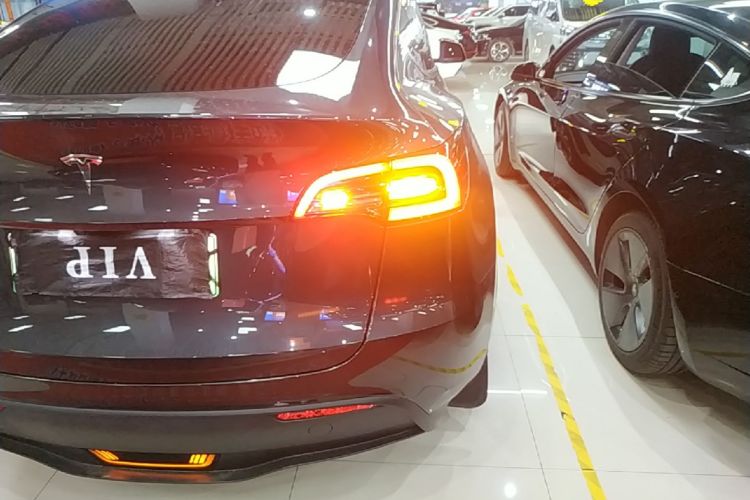 Tesla Model Y 2024 #8 Tesla Model Y 2024 car image #8