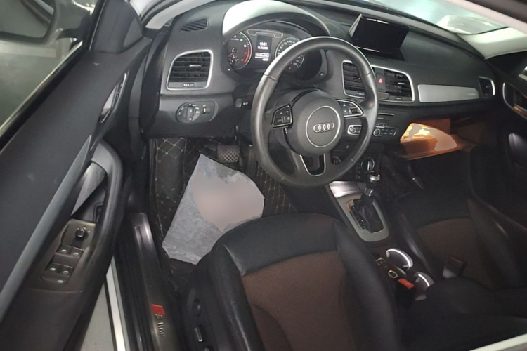 Audi Q3 2018 immagine di auto #16